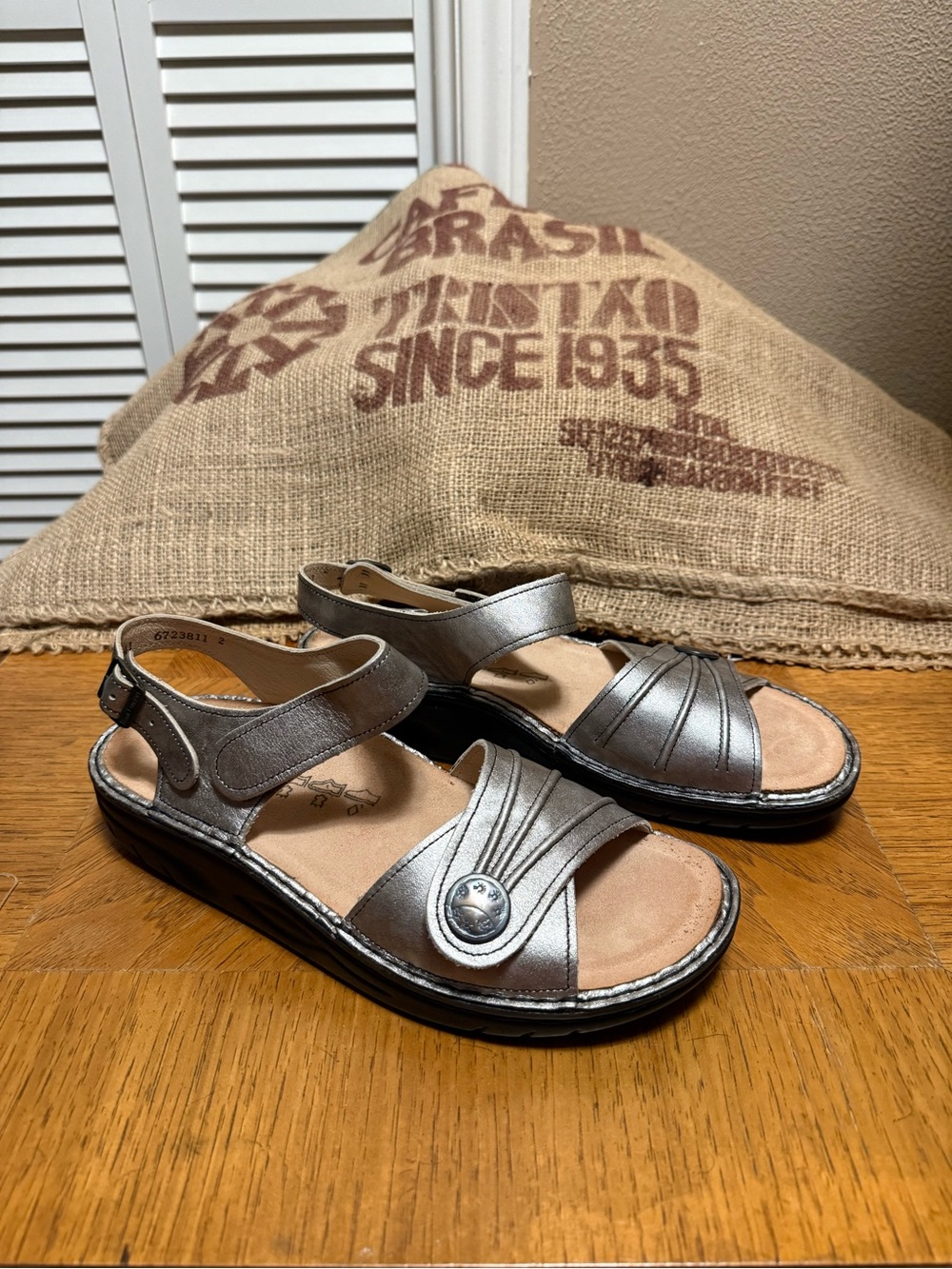 NWOT Finn Comfort Silver Sandals 41 Made in Germany